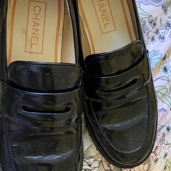 CHANEL Glossy Black Leather Loafers - Picture 3 of 6